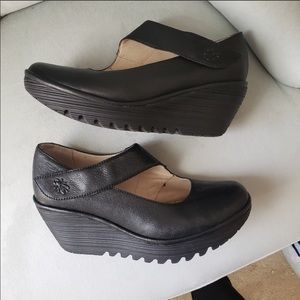 Fly London Yasi Wedge Size 42 US 11 Black